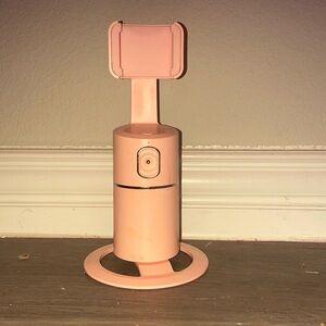 Once you turn it on, it moves with you and it’s pink🌸